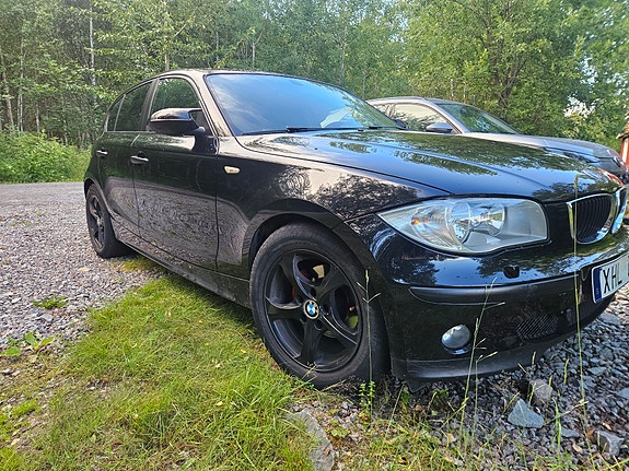 BMW 116i 2 of 5