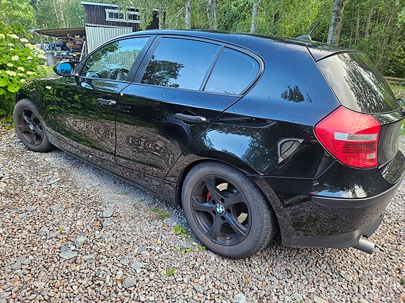 BMW 116i 4 of 5