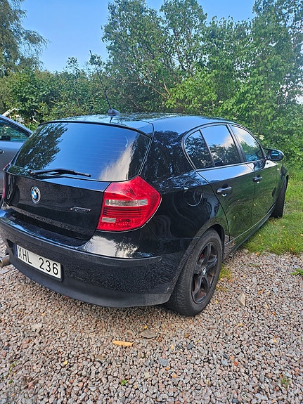 BMW 116i 3 of 5
