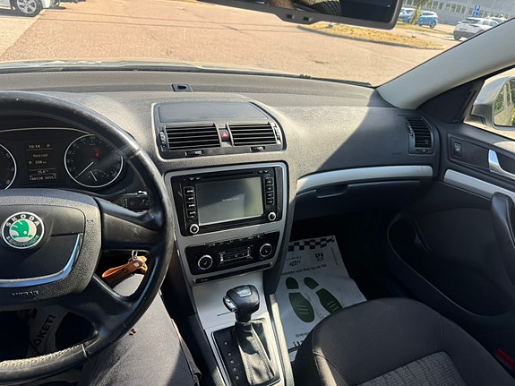 Skoda Octavia 2 of 10