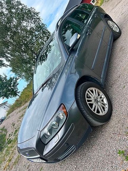 Volvo V50 3 of 5