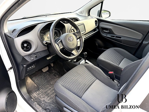 Toyota Yaris 5 of 7