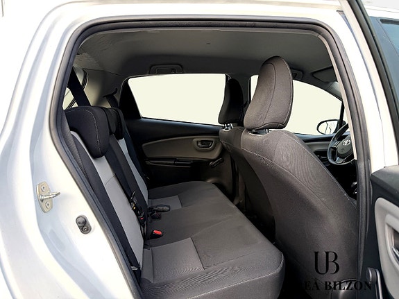 Toyota Yaris 7 of 7