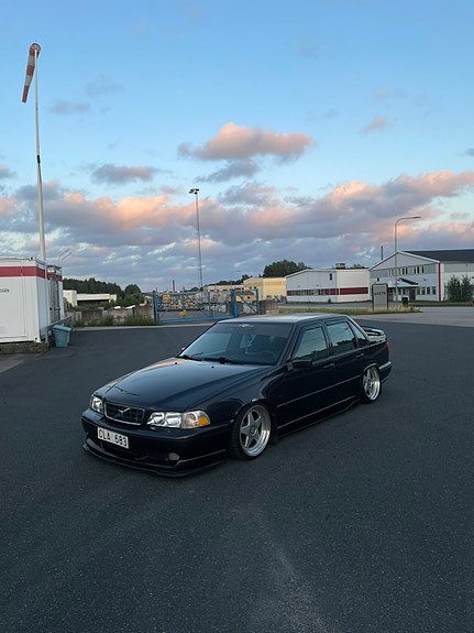 Volvo S70 2 of 5