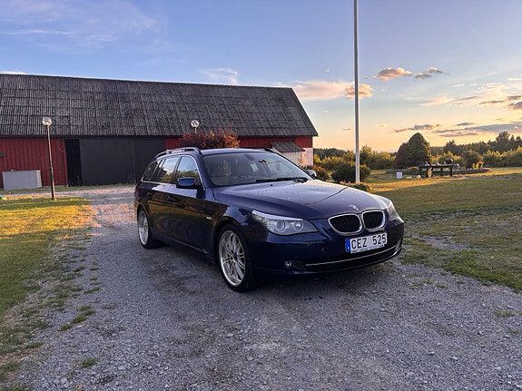 BMW 520i 2 of 5