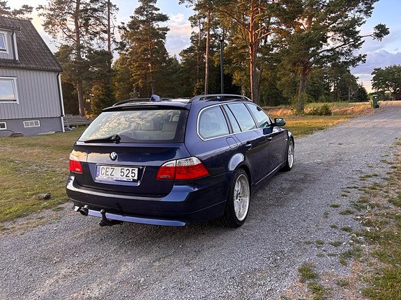 BMW 520i 4 of 5
