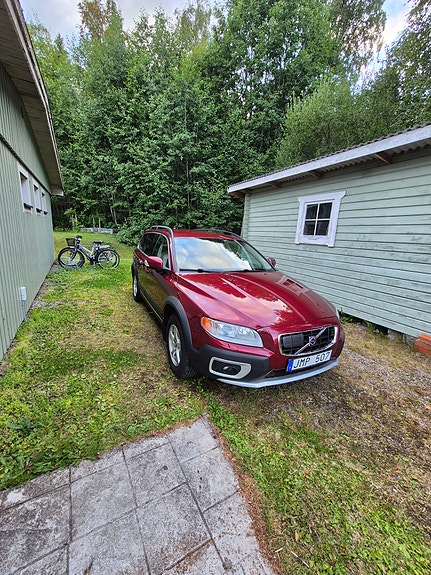 Volvo XC70 2 of 5