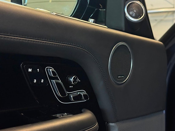Land Rover Range Rover 19 of 22