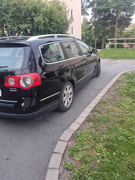 Volkswagen Passat 13 of 14