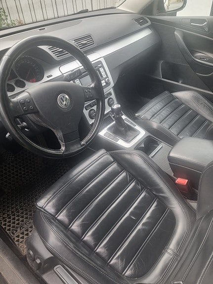Volkswagen Passat 8 of 14