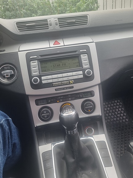 Volkswagen Passat 6 of 14