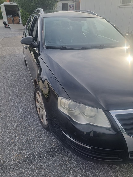 Volkswagen Passat 2 of 14