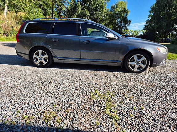 Volvo V70 4 of 5