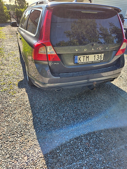 Volvo V70 3 of 5