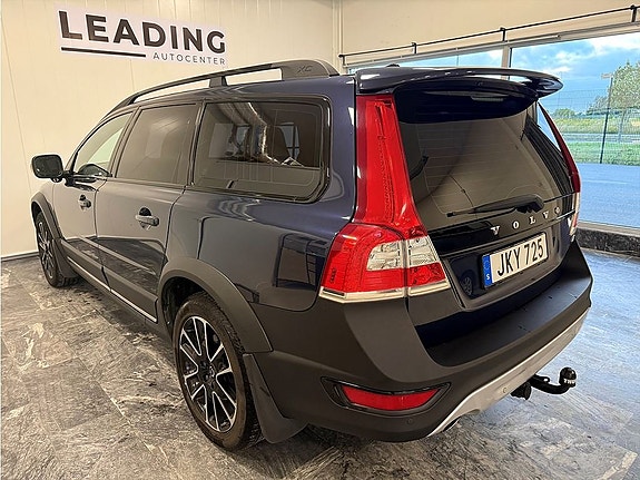 Volvo XC70 2 of 5