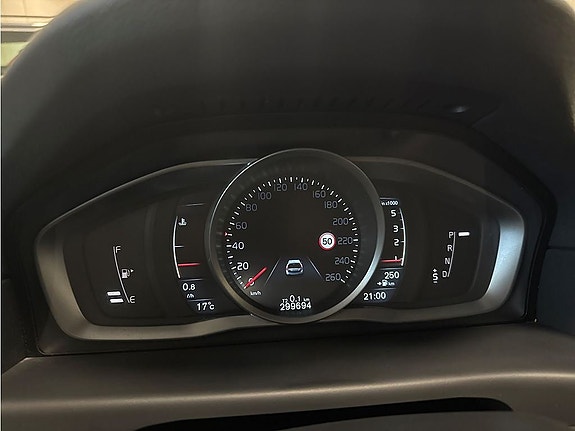 Volvo XC70 3 of 5