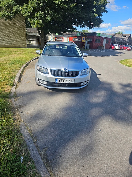 Skoda Octavia 2 of 4