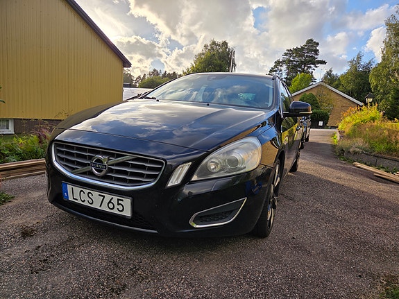 Volvo V60 3 of 5