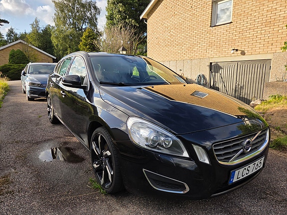 Volvo V60 2 of 5