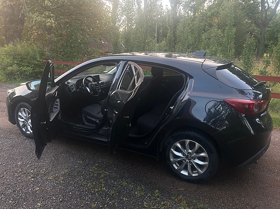 Mazda 3 2 of 5