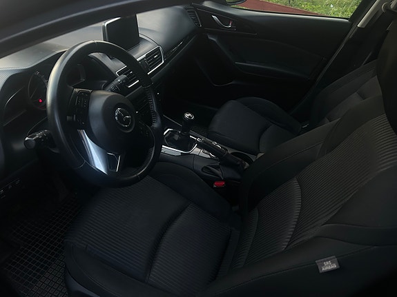 Mazda 3 4 of 5