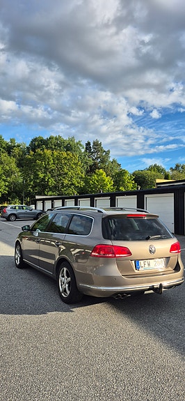 Volkswagen Passat 2 of 5