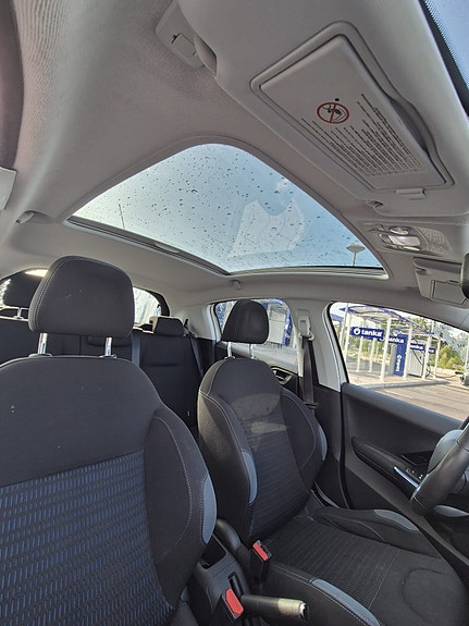 Peugeot 208 5 of 5