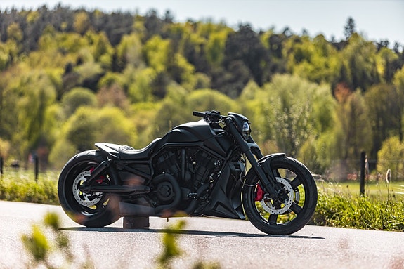 Harley-Davidson Nightrod OPM 300 Custom V-Rod 2 of 12