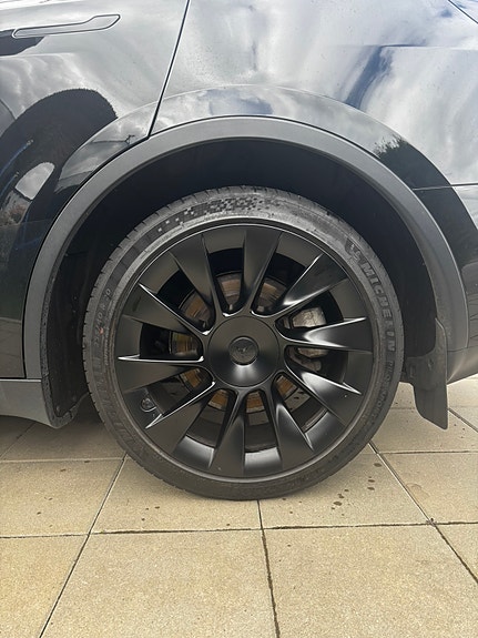 Tesla Model Y 5 of 5