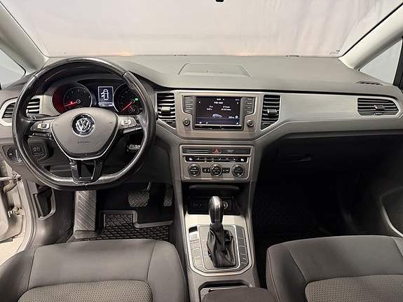 Volkswagen Golf Sportsvan 8 of 15