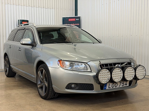 Volvo V70 2 of 18
