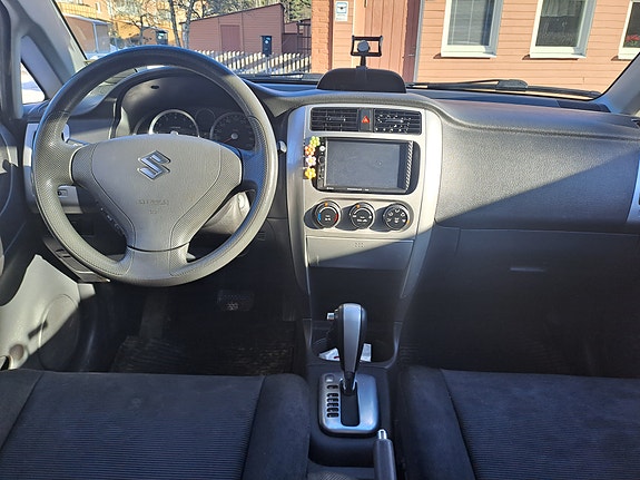 Suzuki Liana 4 of 5