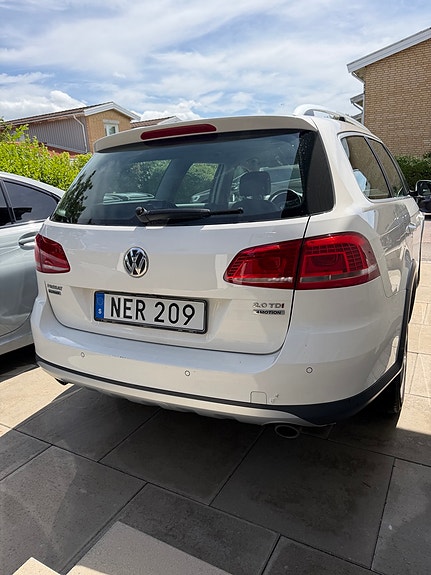 Volkswagen Passat Alltrack 3 of 5