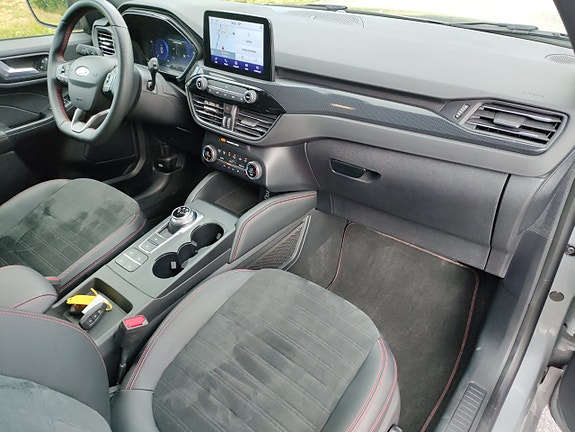 Ford Kuga 8 of 13