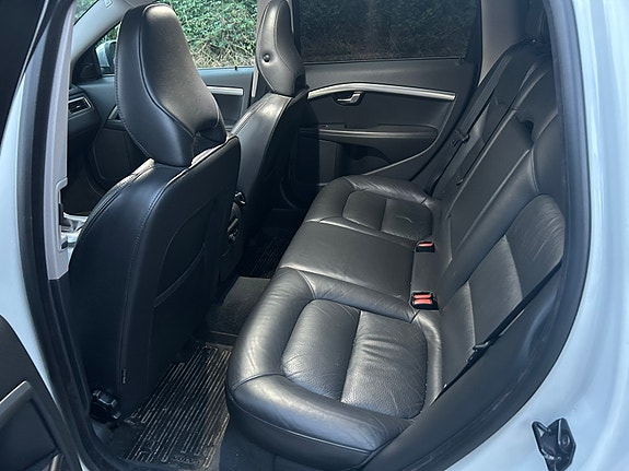 Volvo V70 12 of 17