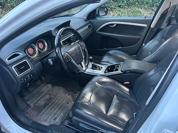 Volvo V70 8 of 17