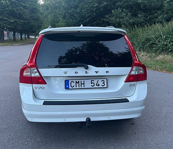 Volvo V70 3 of 17