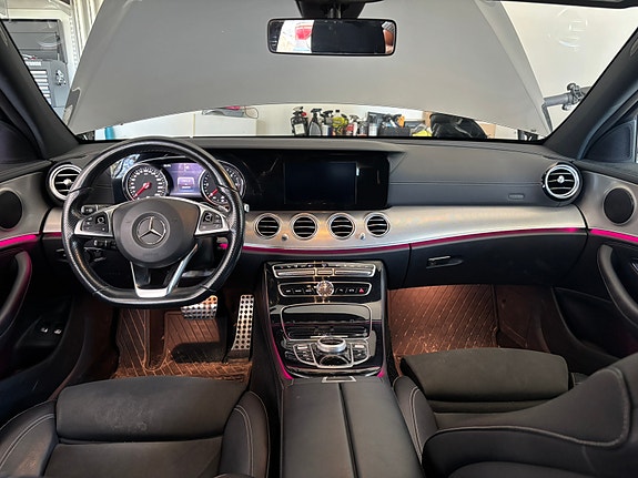 Mercedes-Benz E220 11 of 12