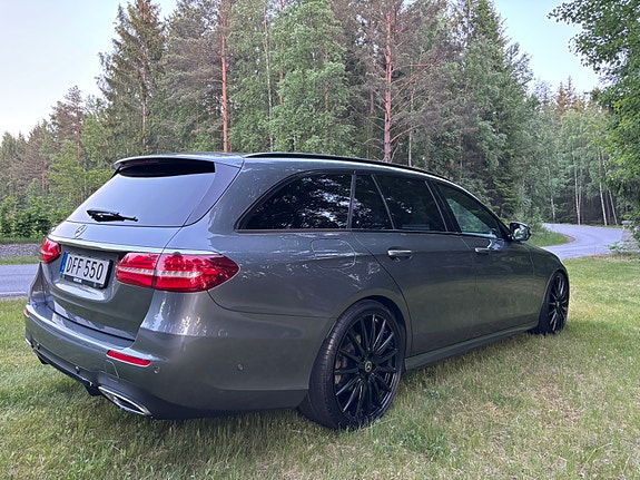 Mercedes-Benz E220 4 of 12