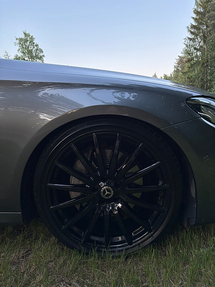 Mercedes-Benz E220 9 of 12