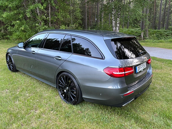 Mercedes-Benz E220 3 of 12