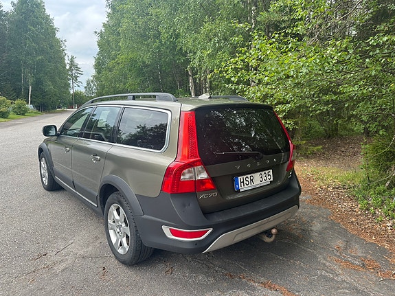 Volvo XC70 2 of 5