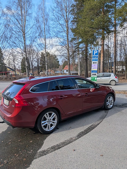 Volvo V60 2 of 5