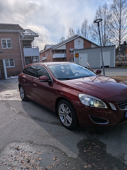 Volvo V60 3 of 5