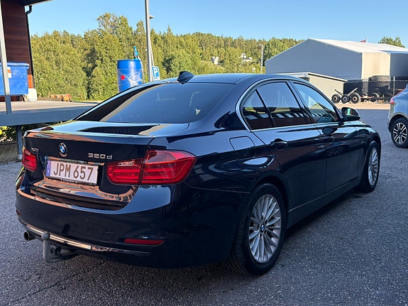 BMW 320d 4 of 12