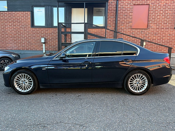 BMW 320d 2 of 12