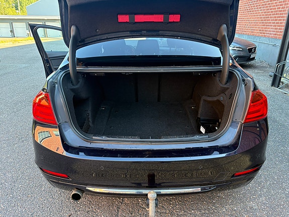 BMW 320d 5 of 12