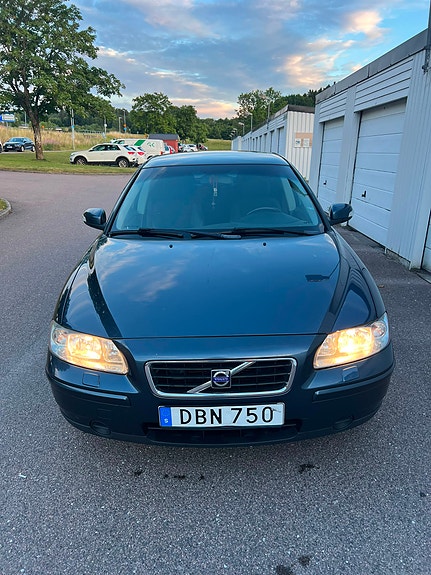 Volvo S60 3 of 5
