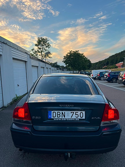 Volvo S60 2 of 5