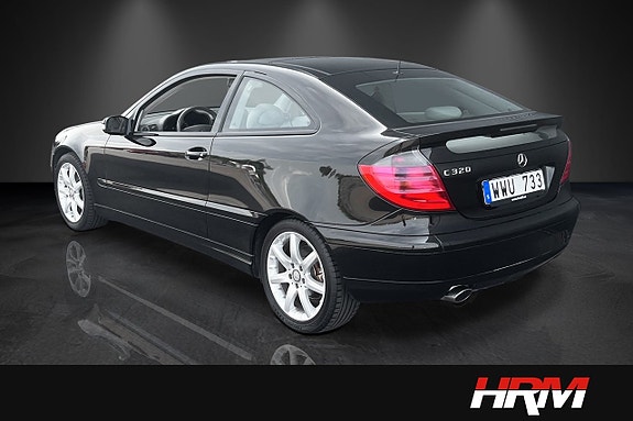 Mercedes-Benz C320 4 of 11